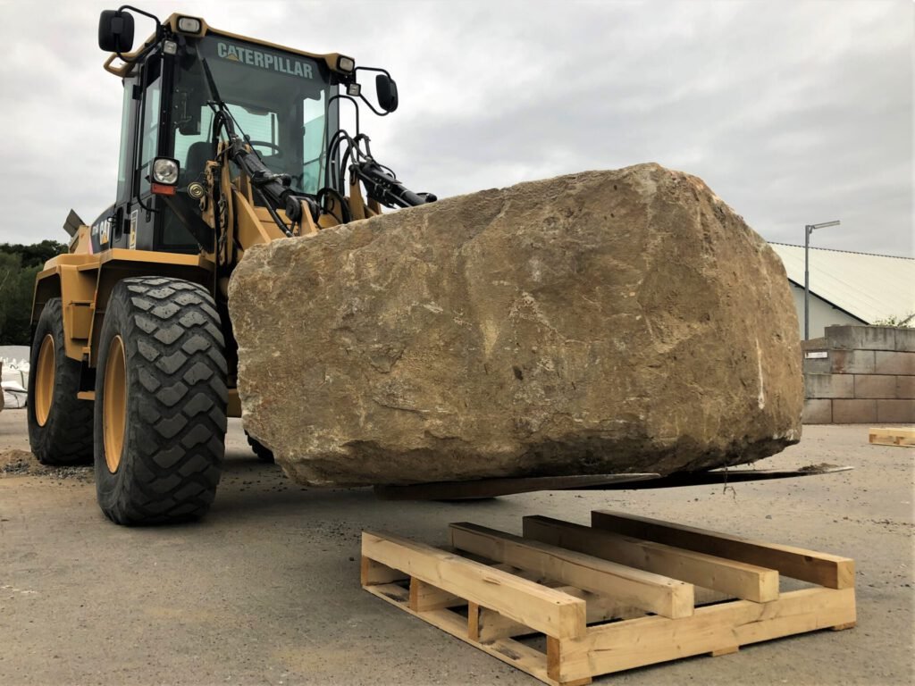 Grote steen op ons depot in Hoensbroek
